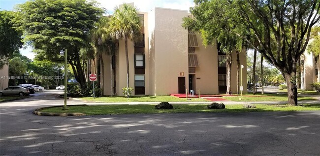 Building Photo - 14201 N Kendall Dr