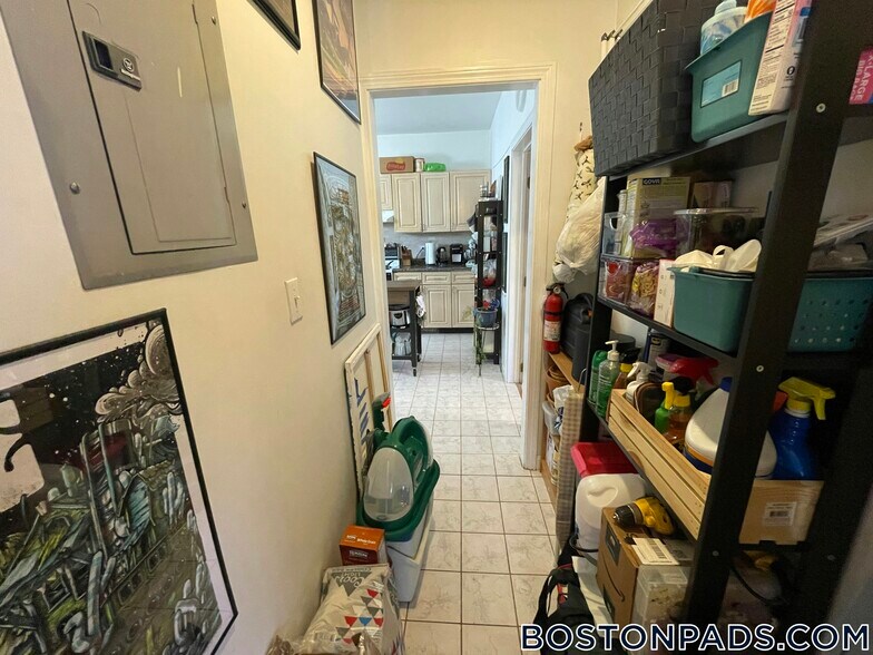 Building Photo - 66 Brooks St