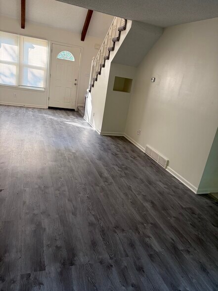 Front Entry way - 27 Cherry St