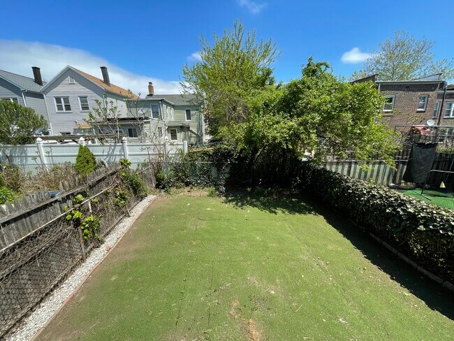 Building Photo - 41 E 48th St