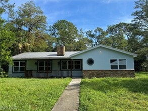 Building Photo - 221 18th Ave NW