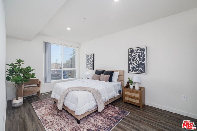 Building Photo - 3567 Chesapeake Ave