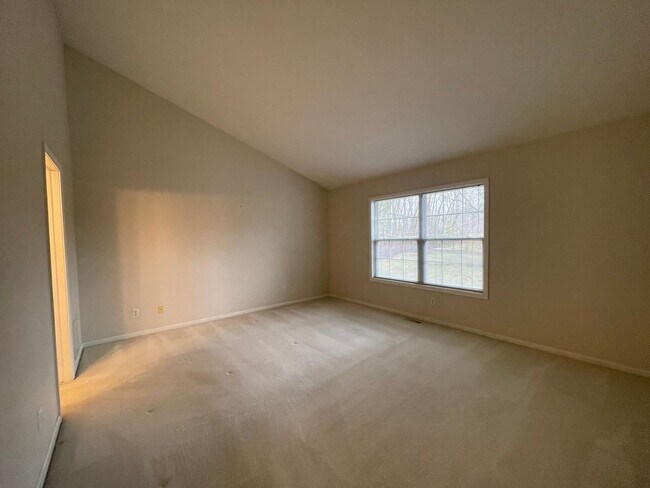 Building Photo - 4368 Pond Ridge Ct