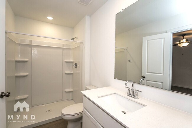 Building Photo - 2732 River Knl Ln