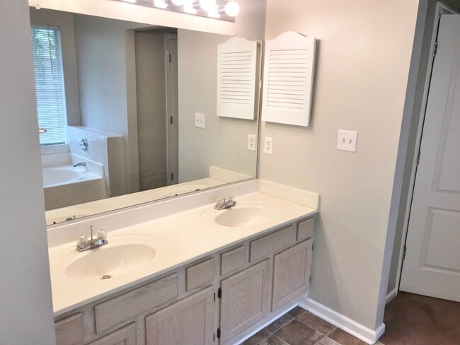 Building Photo - Oakbrooke Meadows