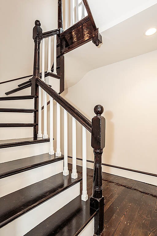 Building Photo - 27 Howland St
