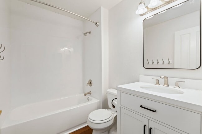 Building Photo - Beautiful Renovated Four Bedroom House for...