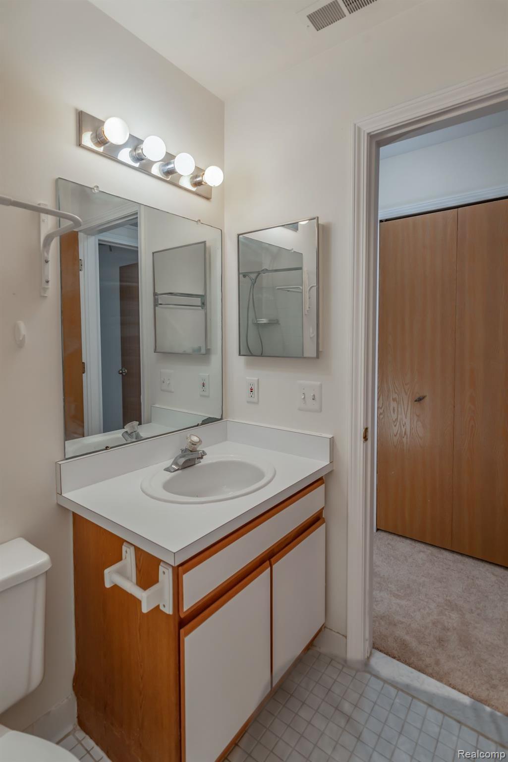 Building Photo - 42741 Lilley Pointe Dr
