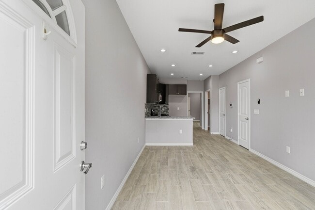 Building Photo - 16680 E Ivanhoe St