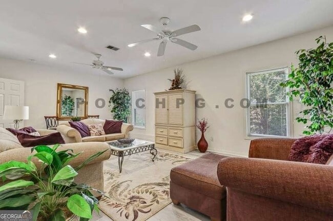 Building Photo - 3210 Kittiwake Cir