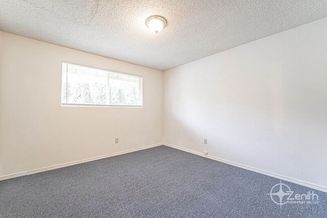 Building Photo - 3210 NE 44th St