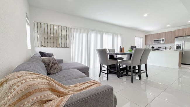 Building Photo - 1163 NW 2nd St