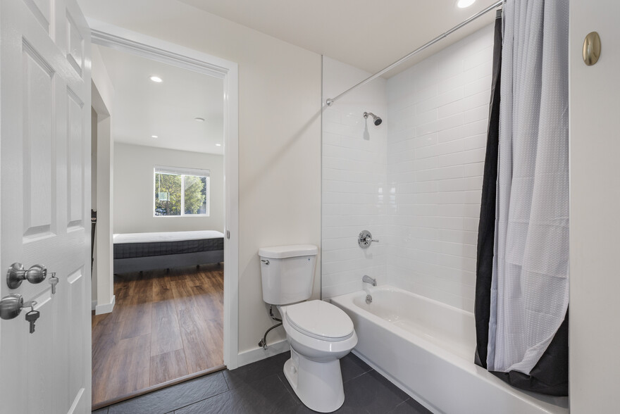 Building Photo - 1443 W 36th Pl