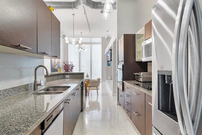 Building Photo - 3029 NE 188th St