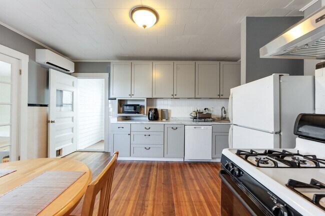 Building Photo - 21 Ericsson St