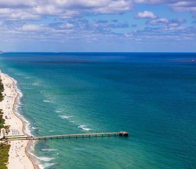 Building Photo - 15701 Collins Ave