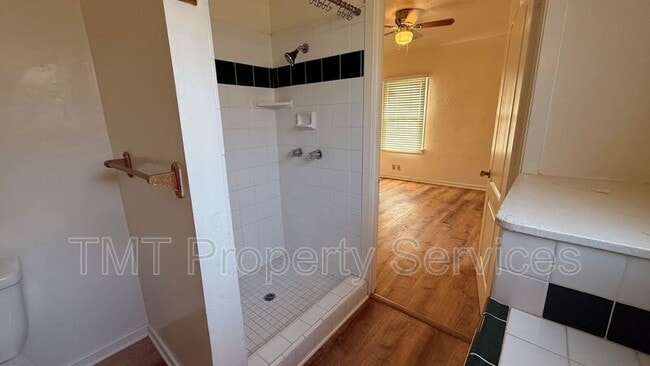 Building Photo - 1541 Olive St