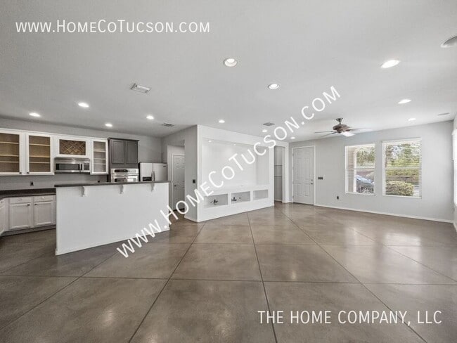 Building Photo - 5749 E Bellow Ln