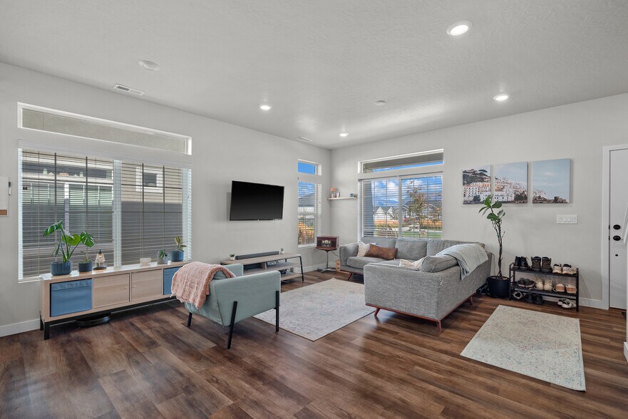 Building Photo - 74 S Baker Spring Cv