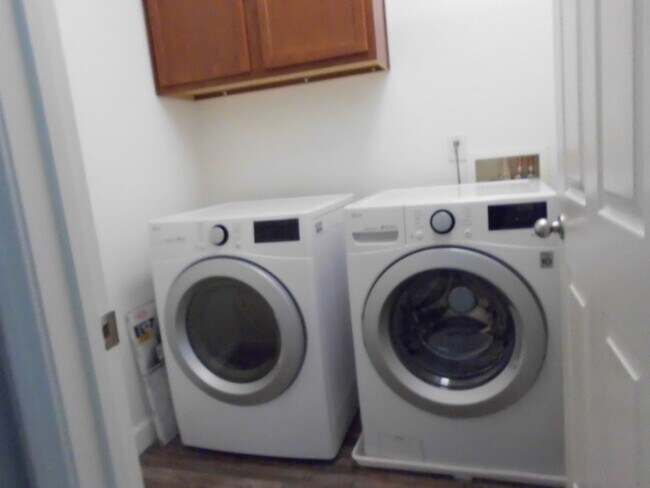 Building Photo - 207 Coulter Way