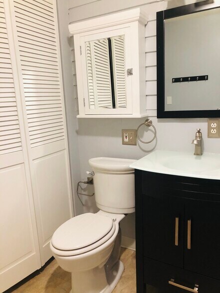 Bath with shower - 1145 Jaeger St