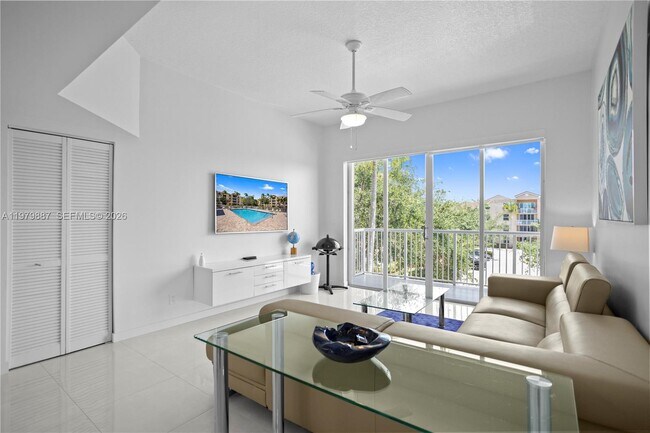 Building Photo - 529 E Sheridan St