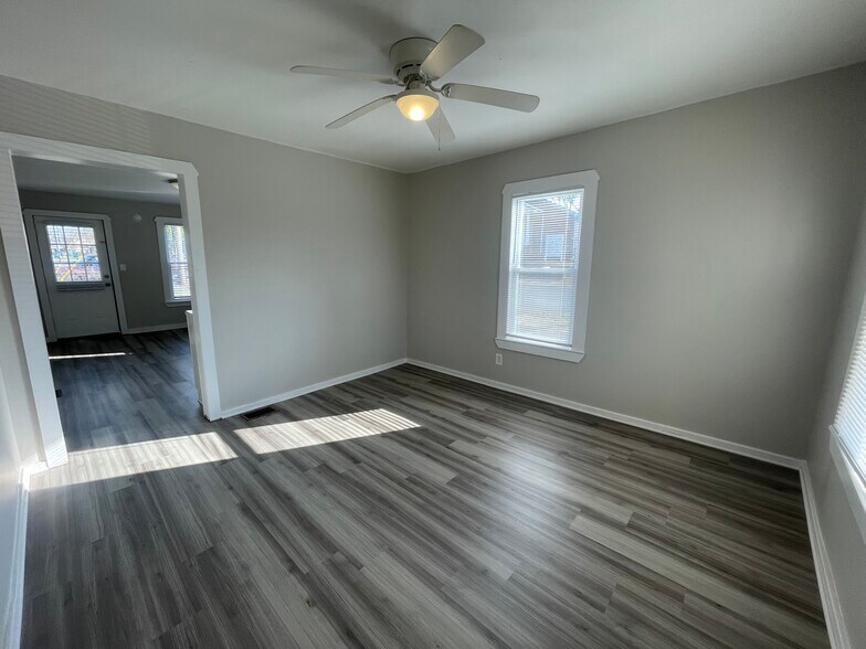 Building Photo - 209 Burdock St