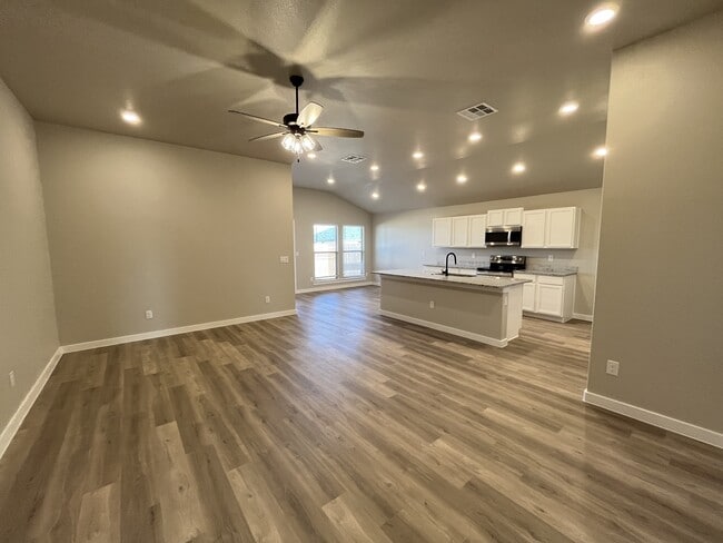 Building Photo - 1302 Ross Ave