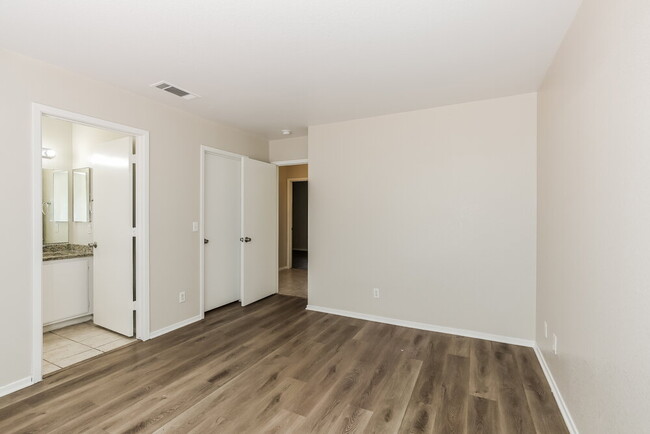 Building Photo - 5337 N Padero Dr