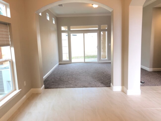 Building Photo - 483 Glendon Pl