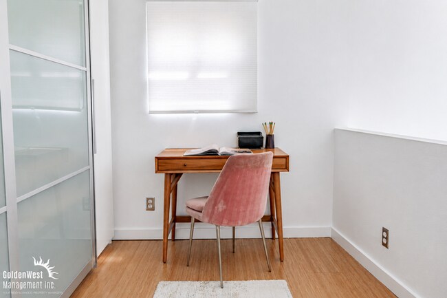 Building Photo - Modern 1Bdm 1Ba Unfurnished Loft-Style Home with Open Concept Living!