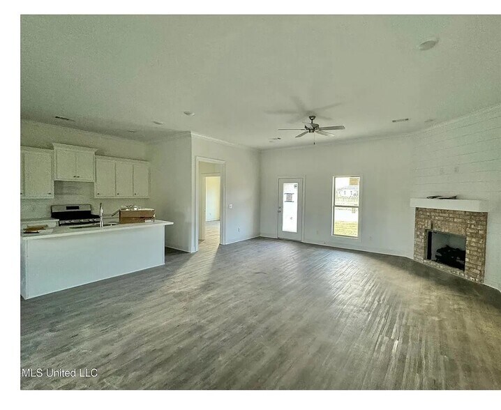 Building Photo - 405 Baleigh Way
