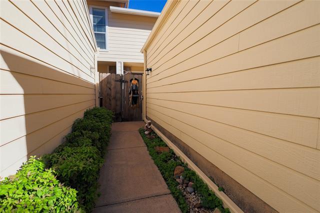 Building Photo - 1963 Shorewood Dr