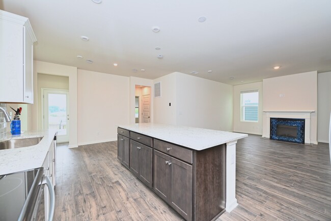 Building Photo - 5373 Bellflower Hls
