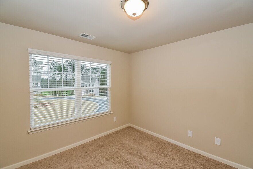 Building Photo - 279 Faron Dr