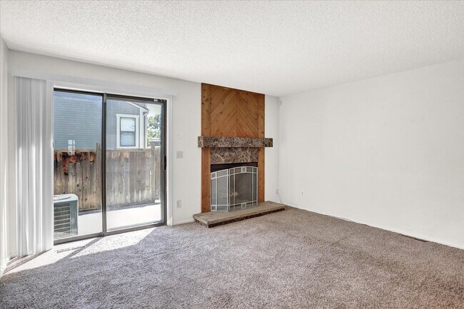 Building Photo - Cute 2 Bedroom 2.5 Bath Townhome in Cherry Creek Schools, 2 Reserved Parking Spots, Great Locatio...