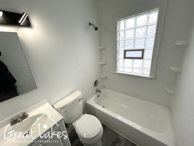 Building Photo - Lovely 3 Bedroom 1 Bathroom now available for rent