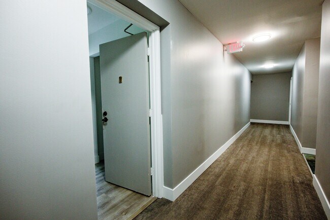 Building Photo - 5314 N Damen Ave