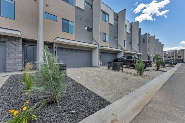 Building Photo - Fully Furnished Modern Townhome with utilities included and flexible lease options available