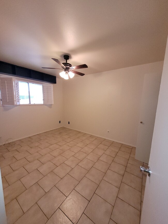 Building Photo - 3139 E Glenrosa Ave