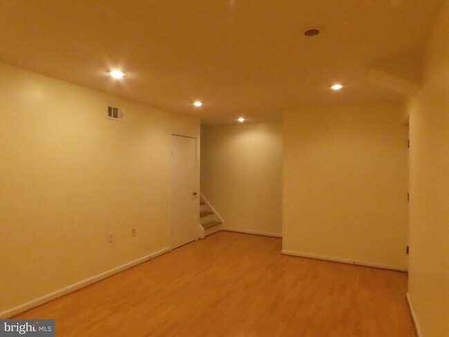 Building Photo - 624 Northcliffe Dr