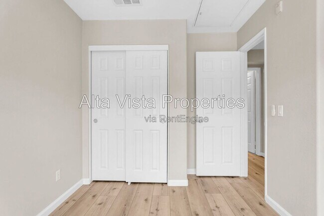 Building Photo - 16912 Laurel Hill Ln