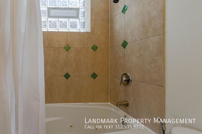 Building Photo - 4853 S Vincennes-Unit 205
