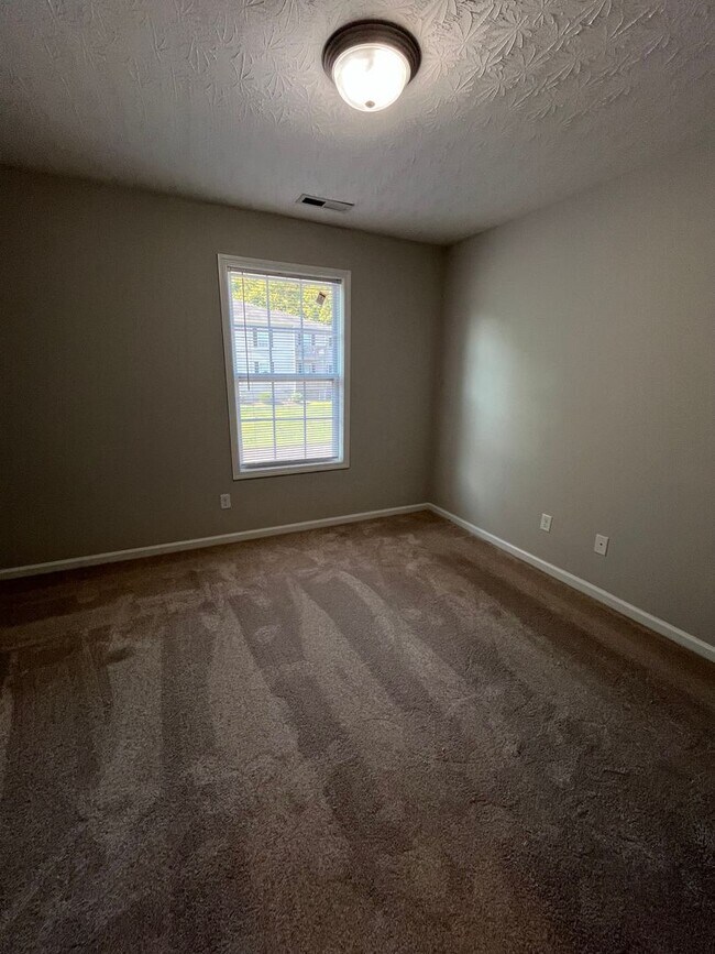 Building Photo - HALF OFF ONE MONTH AT UPPER STONE!
