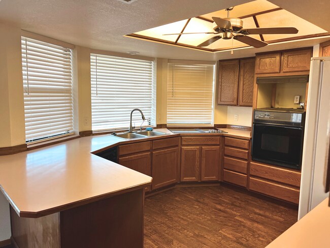Building Photo - Unfurnished Long Term House! Price Adjustm...