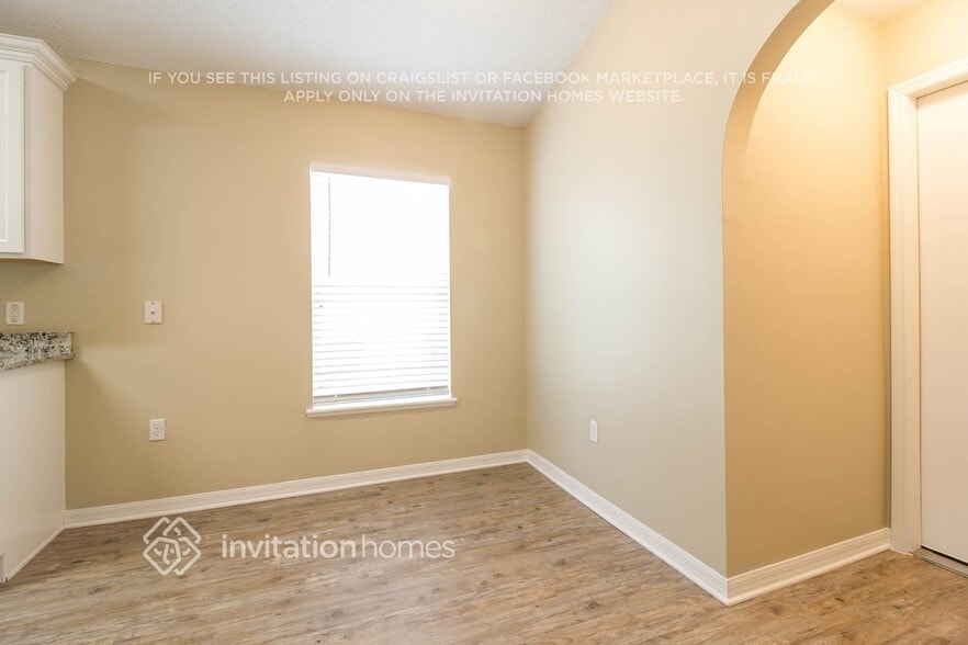 Building Photo - 1924 Corner Glen Dr