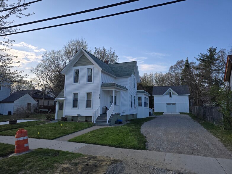 Primary Photo - 130 Grand Ave