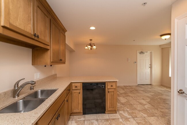 Building Photo - Spacious 2 BD/ 1BA apartment in great location in Downtown Augusta for rent!