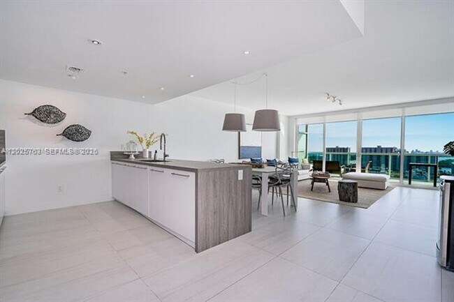 Building Photo - 400 Sunny Isles Blvd