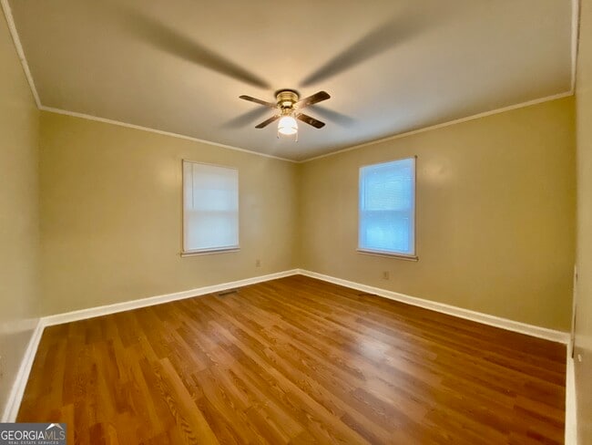 Building Photo - 408 Main St